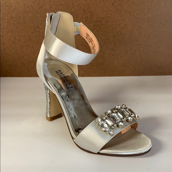 Badgley Mischka Kids Shoes - Kids Size 4 - Picture 2 of 5